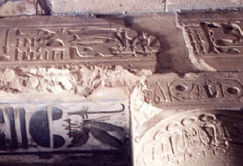 Abydos hieroglyfy. Vrtuľníky starých Egypťanov.