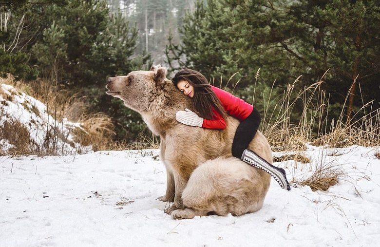 Acrobatics Stephanie Millinger and the Bear