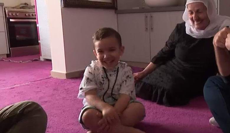 Arabský chlapec zrazu hovoril po anglicky, nikdy sa to nenaučil.