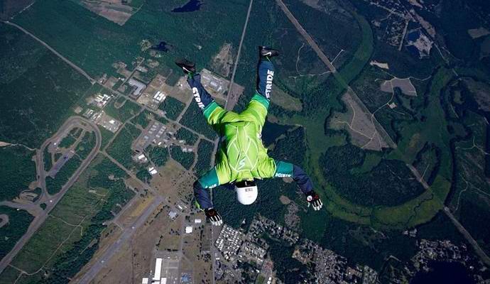 Extreme Siganul bez padáka z výšky 7,6 km