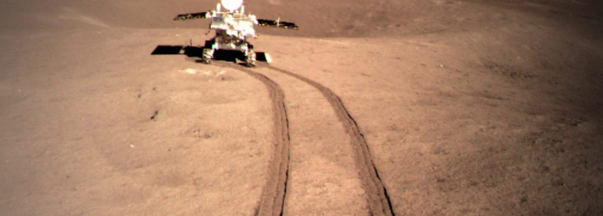 Čínsky rover detekuje 12 metrov prachu na temnej strane Mesiaca 