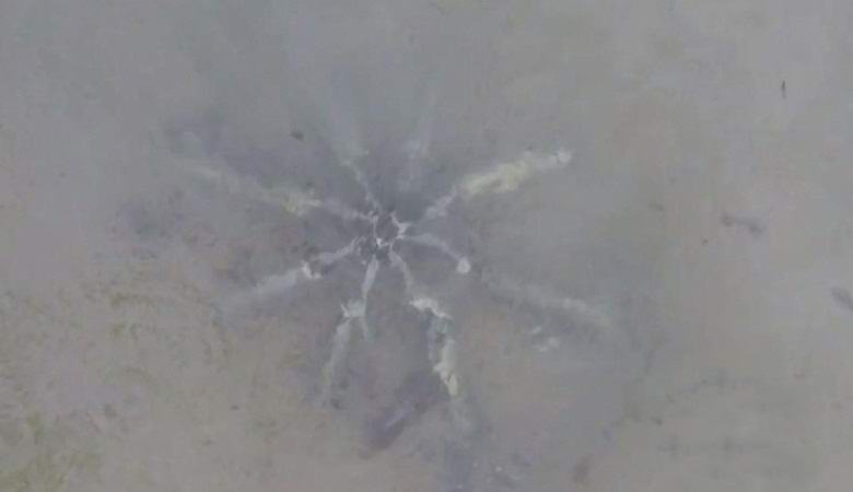 Kovový neidentifikovaný objekt nájdený na pláži v USA