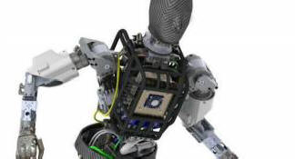 Stanovisko profesora: Do roku 2040 roboti budú hliadkovať v uliciach miest.
