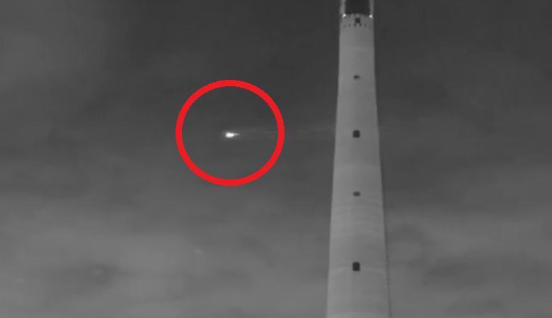 Žiarivý UFO s dlhým chvostom sa prehnal nad Jekaterinburgom