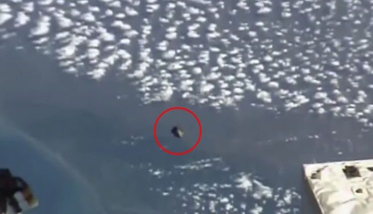 NASA nevysvetľuje, ktorý vesmírny objekt sa nachádzal v blízkosti ISS dlhšie ako 20 minút 