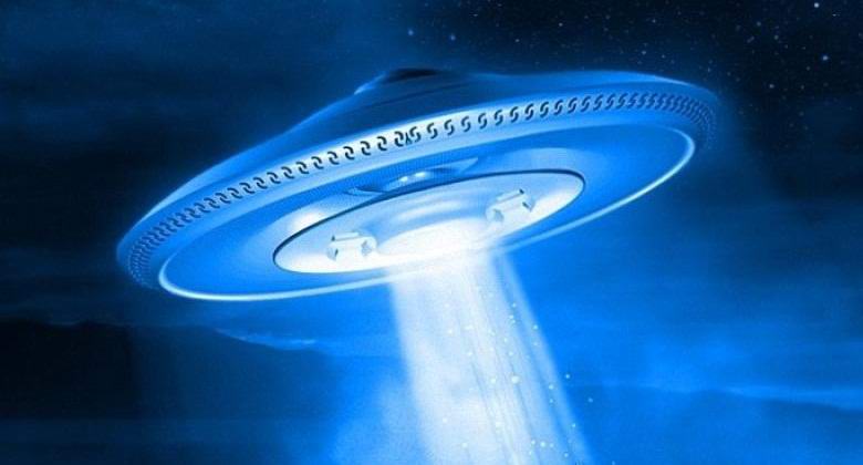 Neobvyklý UFO preletel priamo nad zemou