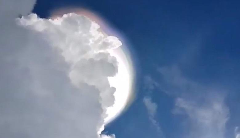 Na oblohe nad Kolumbiou bol pozorovaný neobvyklý jav v podobe svetelného kruhu.