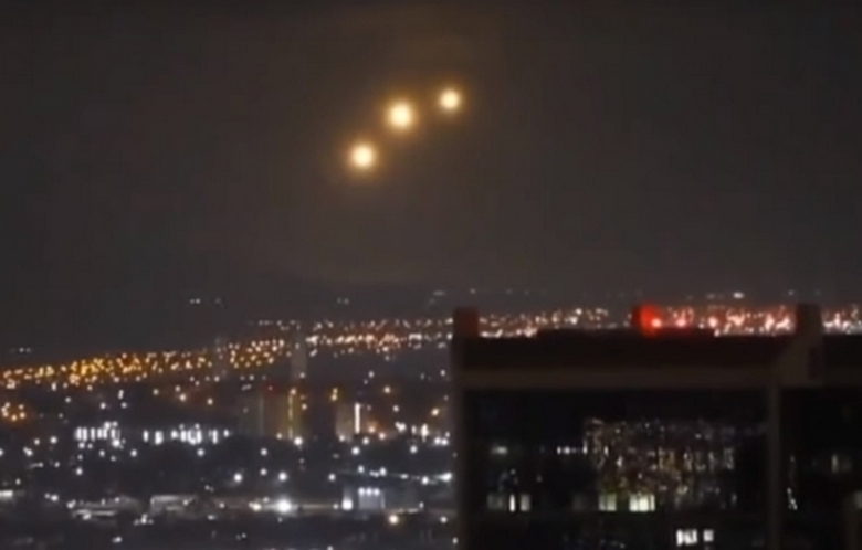 UFO, ktoré tam údajne nie sú, lietajú s mocou a hlavnou po USA