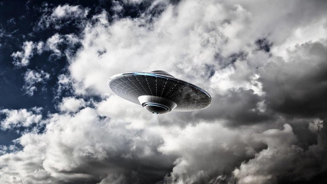 UFO letel obrovskou rýchlosťou nad mestom Halmstad vo Švédsku.