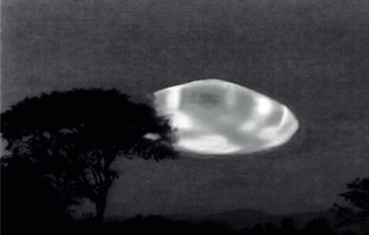 UFO sa skrýva pod elektromagnetickým prúdom neviditeľným pre ľudské oko