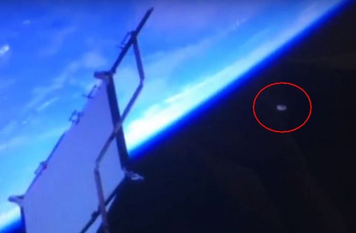 UFO si všimol na ISS a ohlásil ho Houstonu.