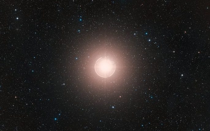 No, Betelgeuse oficiálne prestal blednúť 