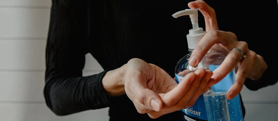 Pomôže vodka?  Čo potrebujete vedieť o používaní dezinfekčných prostriedkov proti koronavírusom 