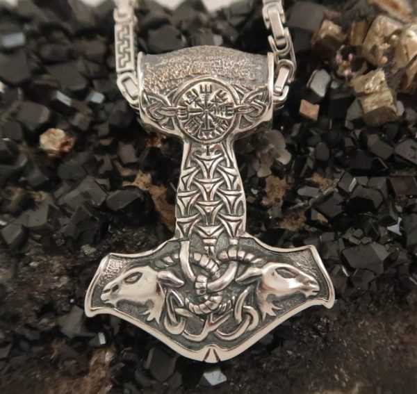 kladivo thor amulet 