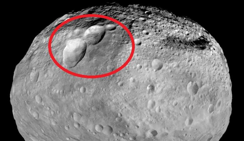 Vedci zverejnili obrázky obrovského snehuliaka na asteroide