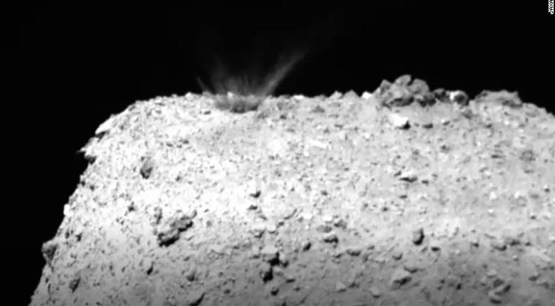 Vedci vystrelili medenú dieru do asteroidu - to sa stalo potom 