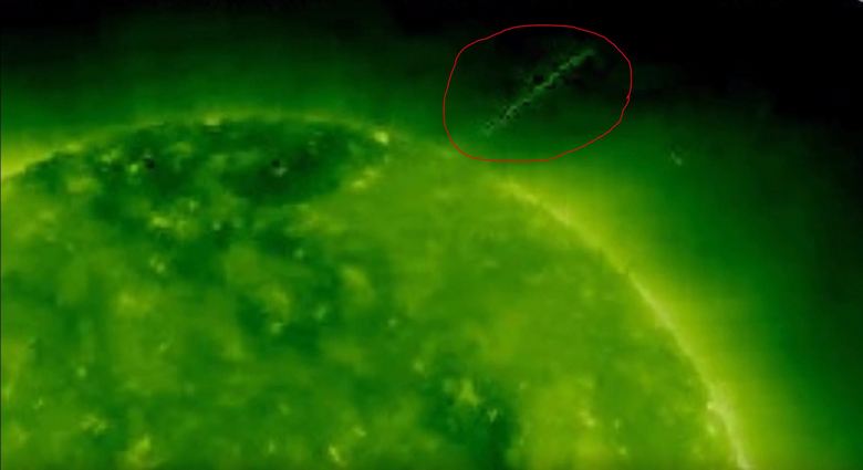 Ufológovia opäť objavili obrovské UFO na obežnej dráhe Slnka