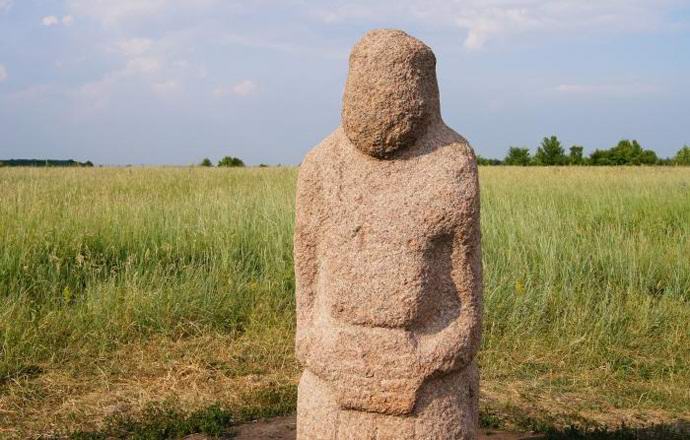 Ukrajinec odovzdal do múzea prekliatú starobylú sochu