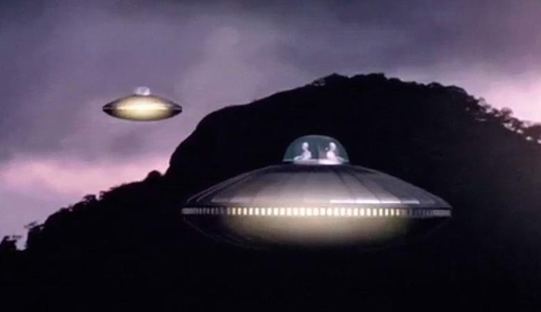 Na večernej oblohe sledoval tanec niekoľkých UFO