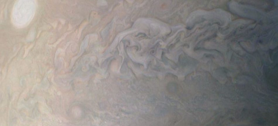 Osem búrok Jupitera - nové jedinečné snímky zo sondy Juno 
