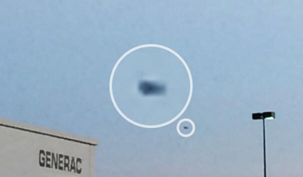 Obyvateľ Spojených štátov fotografoval čierne UFO