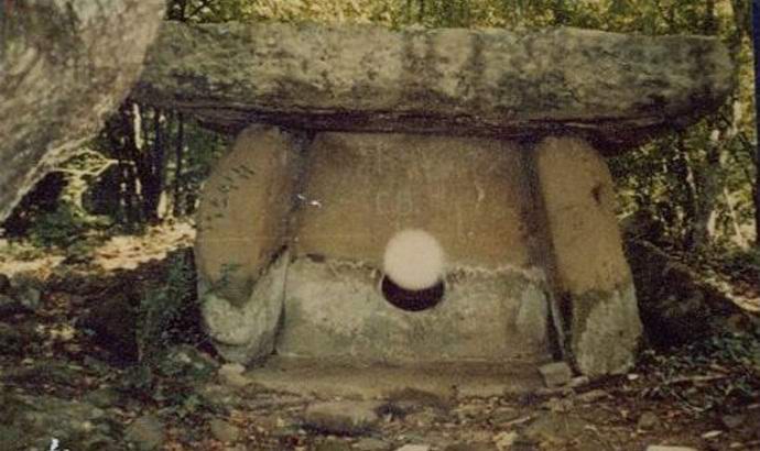 Zlovestné gule nad Adyghe Dolmens